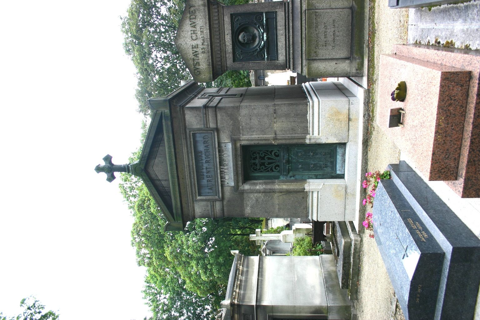 Jean-Martin%20Charcot%27s%20tomb%2C%20Montmartre%20Cemetery%2C%20Paris%20%281%29.JPG